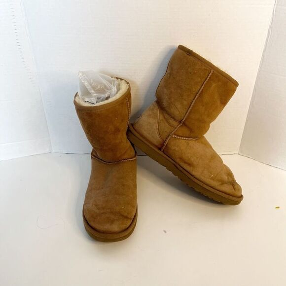 UGG 5825 Classic Short Sheepskin Shearling Lined Genuine Leather Suede Boots - Picture 1 of 11